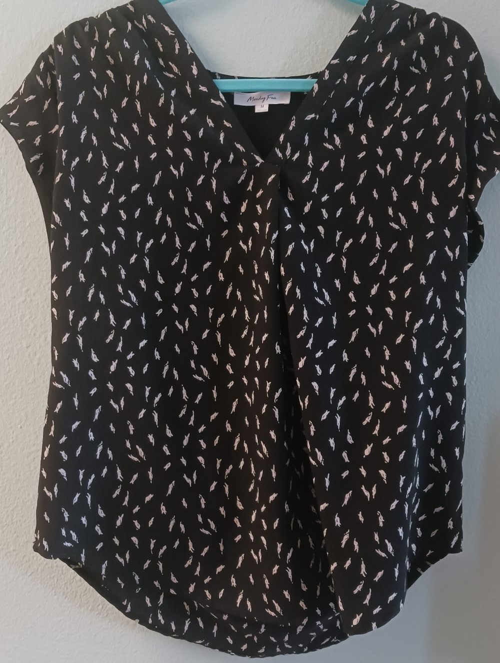 Black/White Patterned Monday Fun Lillian V Neck Blouse | Size M